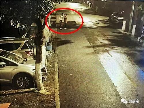 男女吵架路人吃瓜