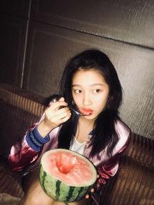 瓜地吃瓜鹿晗关晓彤,揭秘鹿晗与关晓彤的甜蜜爱情故事