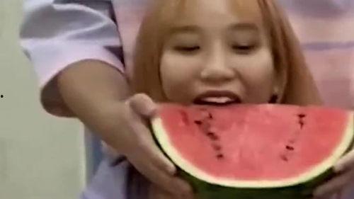 吃瓜的情人,一场吃瓜情人的浪漫传奇