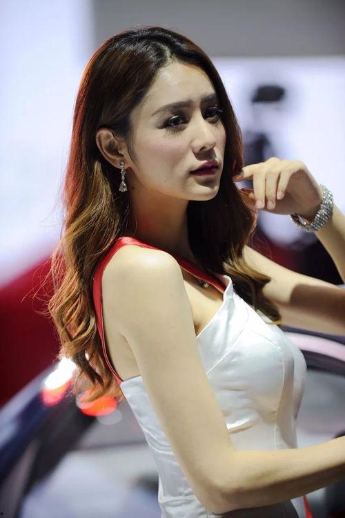 模特美女吃瓜图片视频,美女模特的时尚吃瓜瞬间