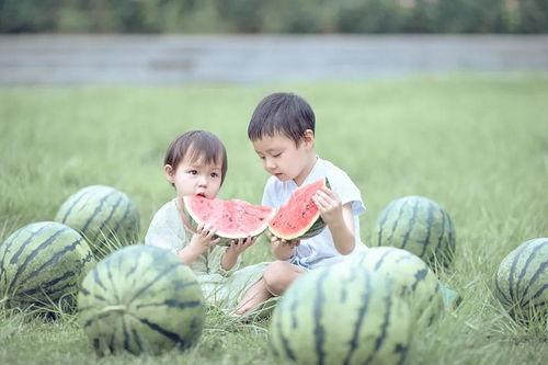 吃瓜不让拍照  第3张