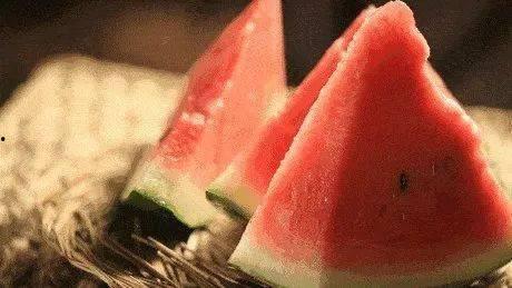 疫情吃瓜群众,见证时代变迁的旁观者  第2张