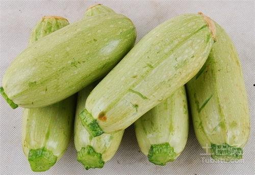 吃瓜能喝酒,尽享欢乐时光